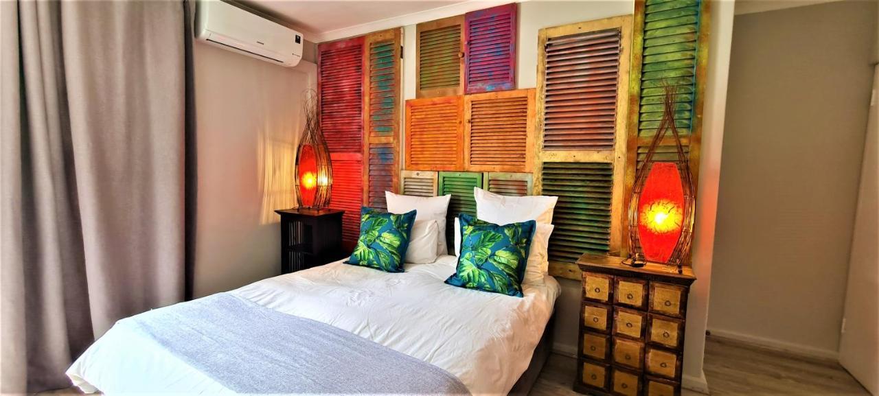 African Groove Camps Bay ケープタウン エクステリア 写真