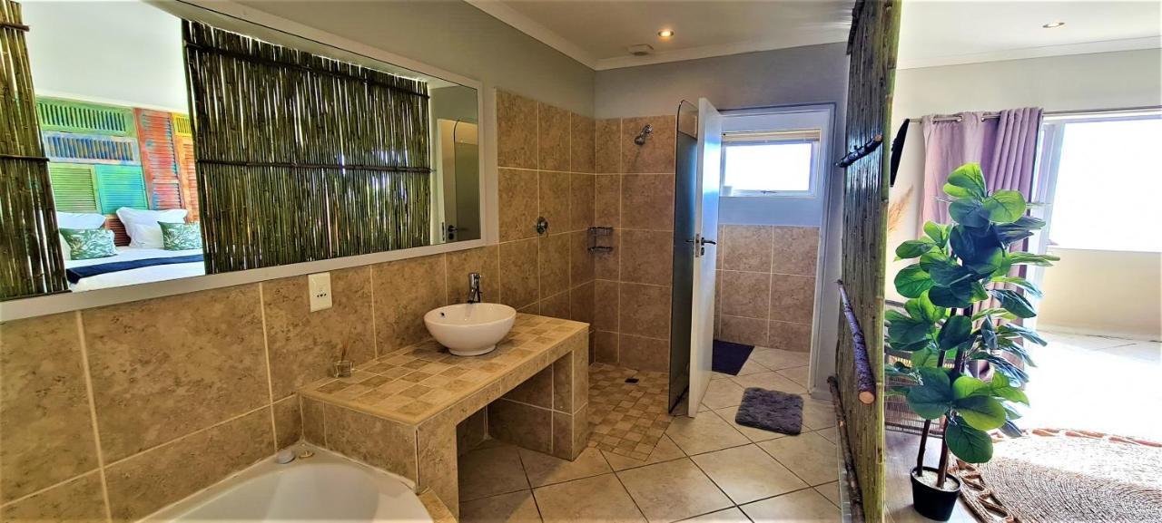 African Groove Camps Bay ケープタウン エクステリア 写真