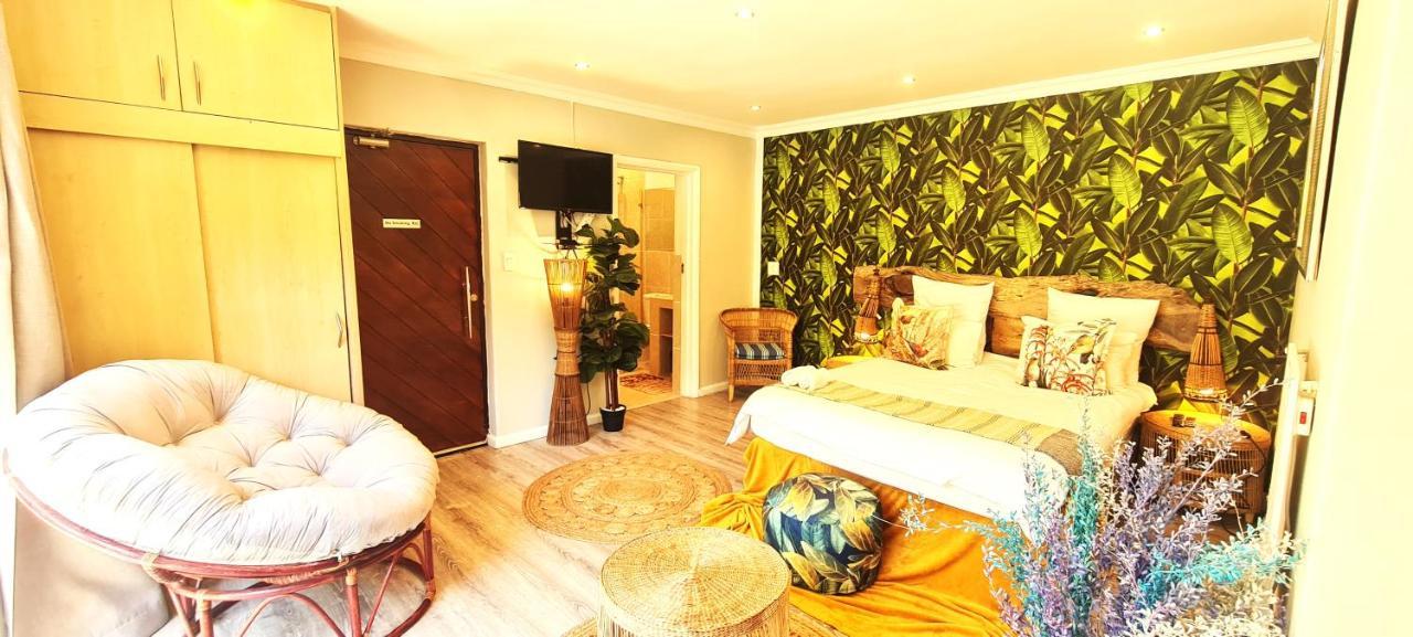 African Groove Camps Bay ケープタウン エクステリア 写真