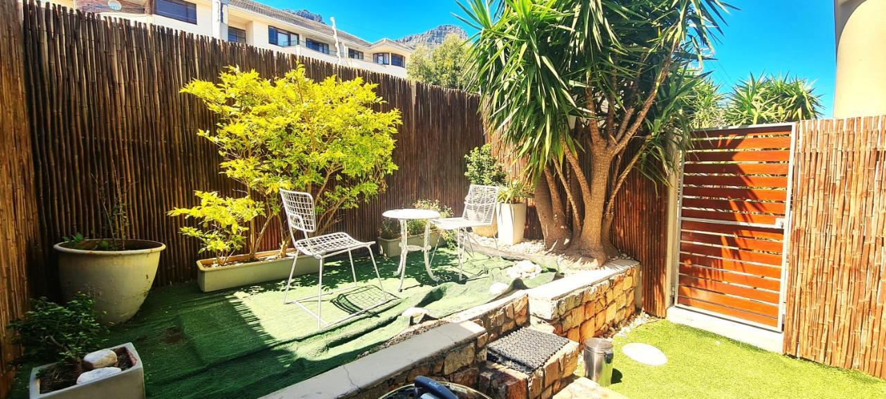 African Groove Camps Bay ケープタウン エクステリア 写真