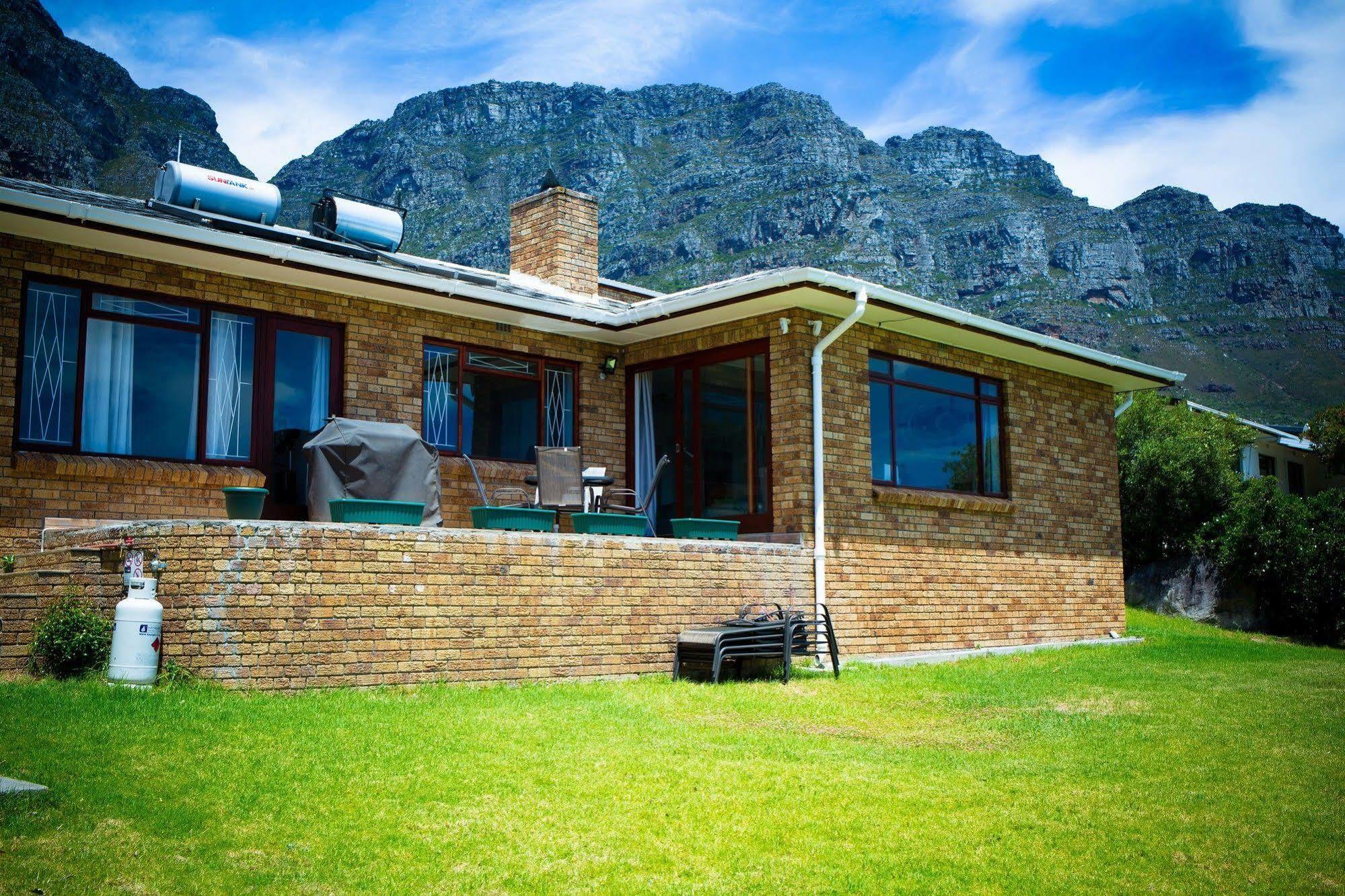 African Groove Camps Bay ケープタウン エクステリア 写真