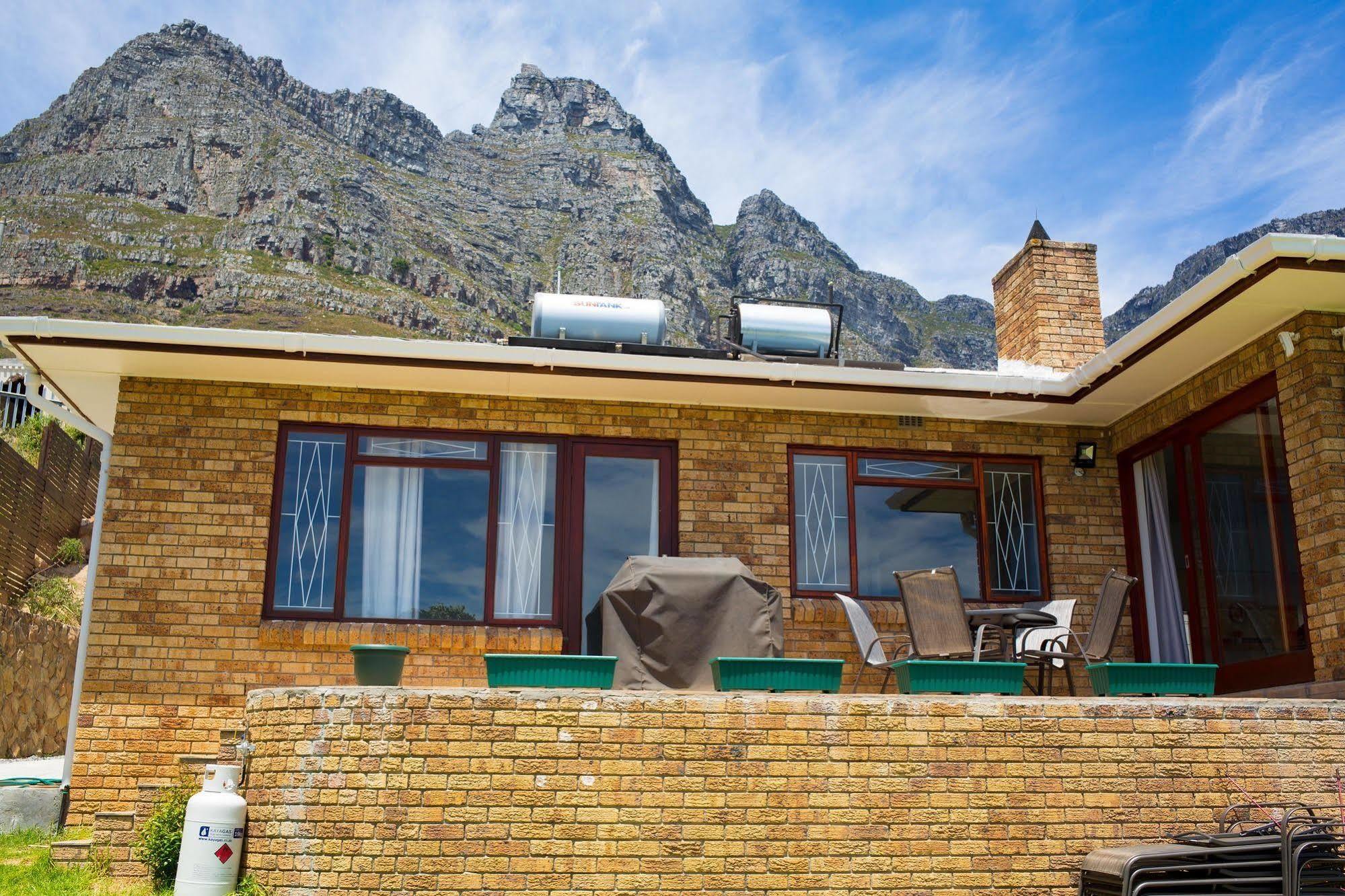African Groove Camps Bay ケープタウン エクステリア 写真