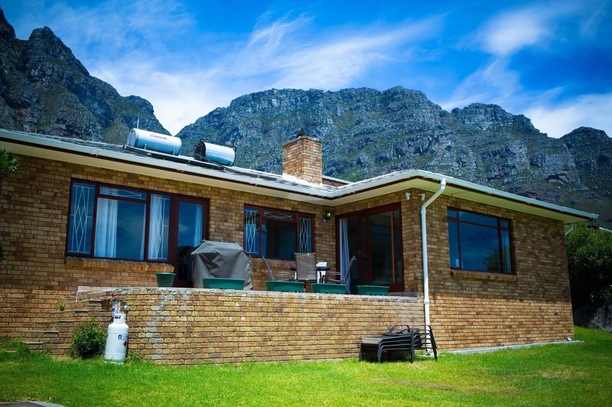 African Groove Camps Bay ケープタウン エクステリア 写真